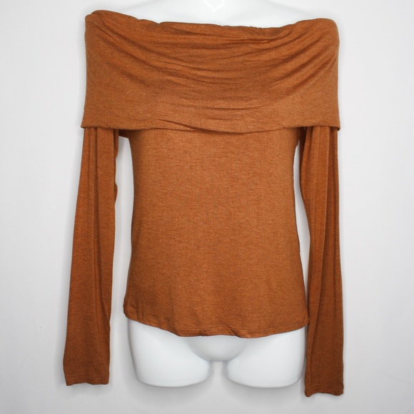 Off The Shoulders Top - Picture 2 of 3